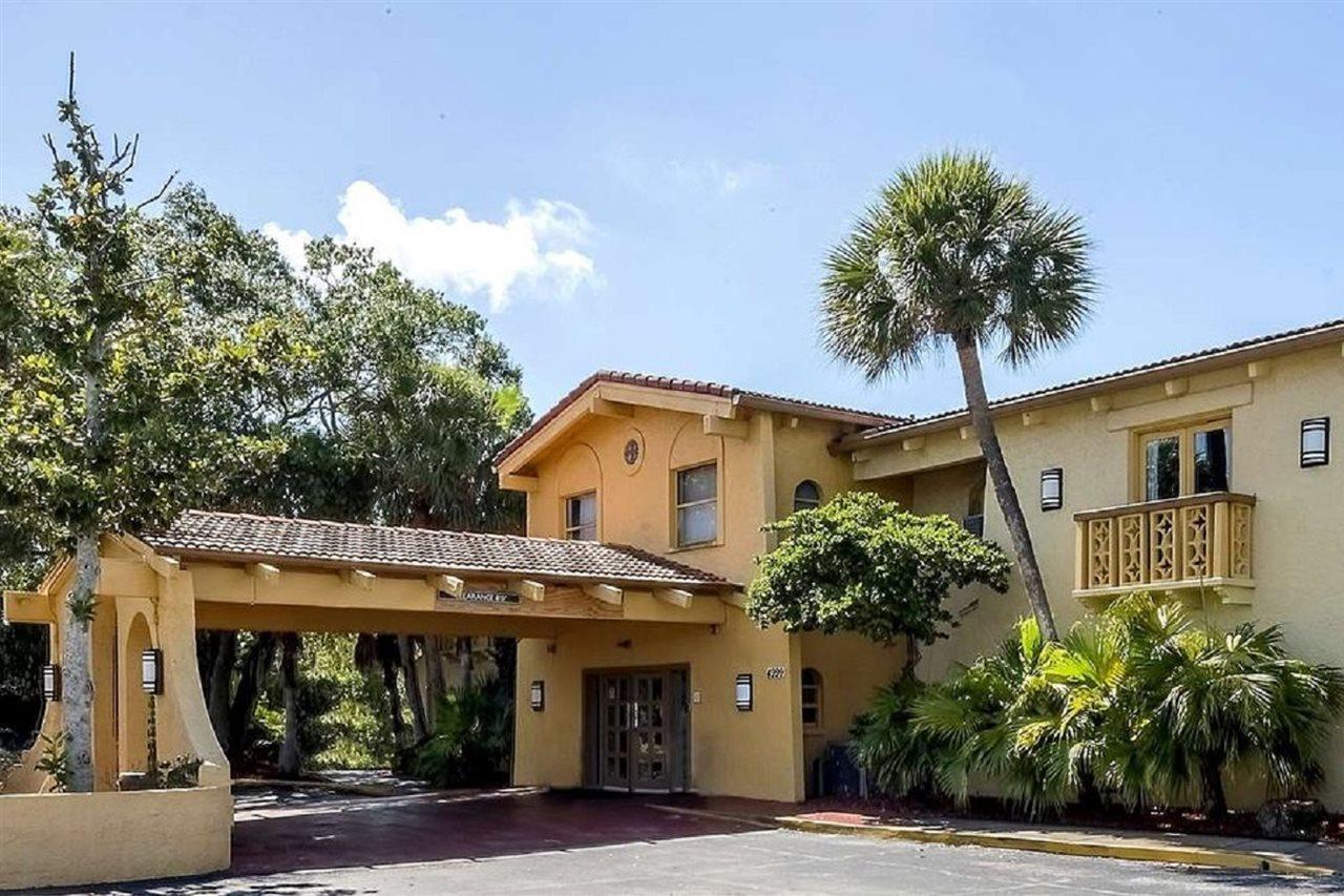 Red Roof Inn Tampa Bay - Сент-Питерсберг Экстерьер фото