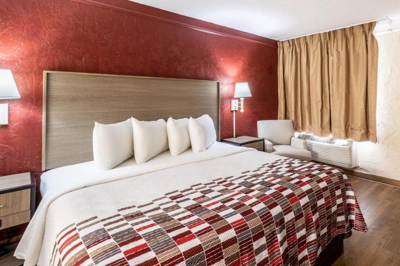 Red Roof Inn Tampa Bay - Сент-Питерсберг Экстерьер фото