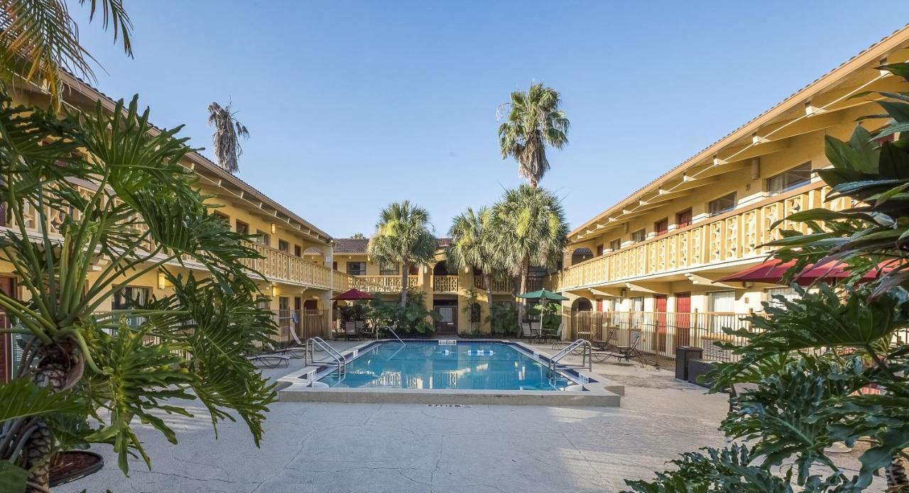 Red Roof Inn Tampa Bay - Сент-Питерсберг Экстерьер фото