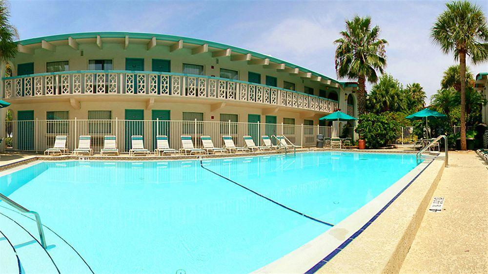 Red Roof Inn Tampa Bay - Сент-Питерсберг Экстерьер фото