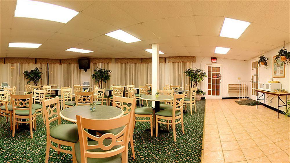 Red Roof Inn Tampa Bay - Сент-Питерсберг Экстерьер фото