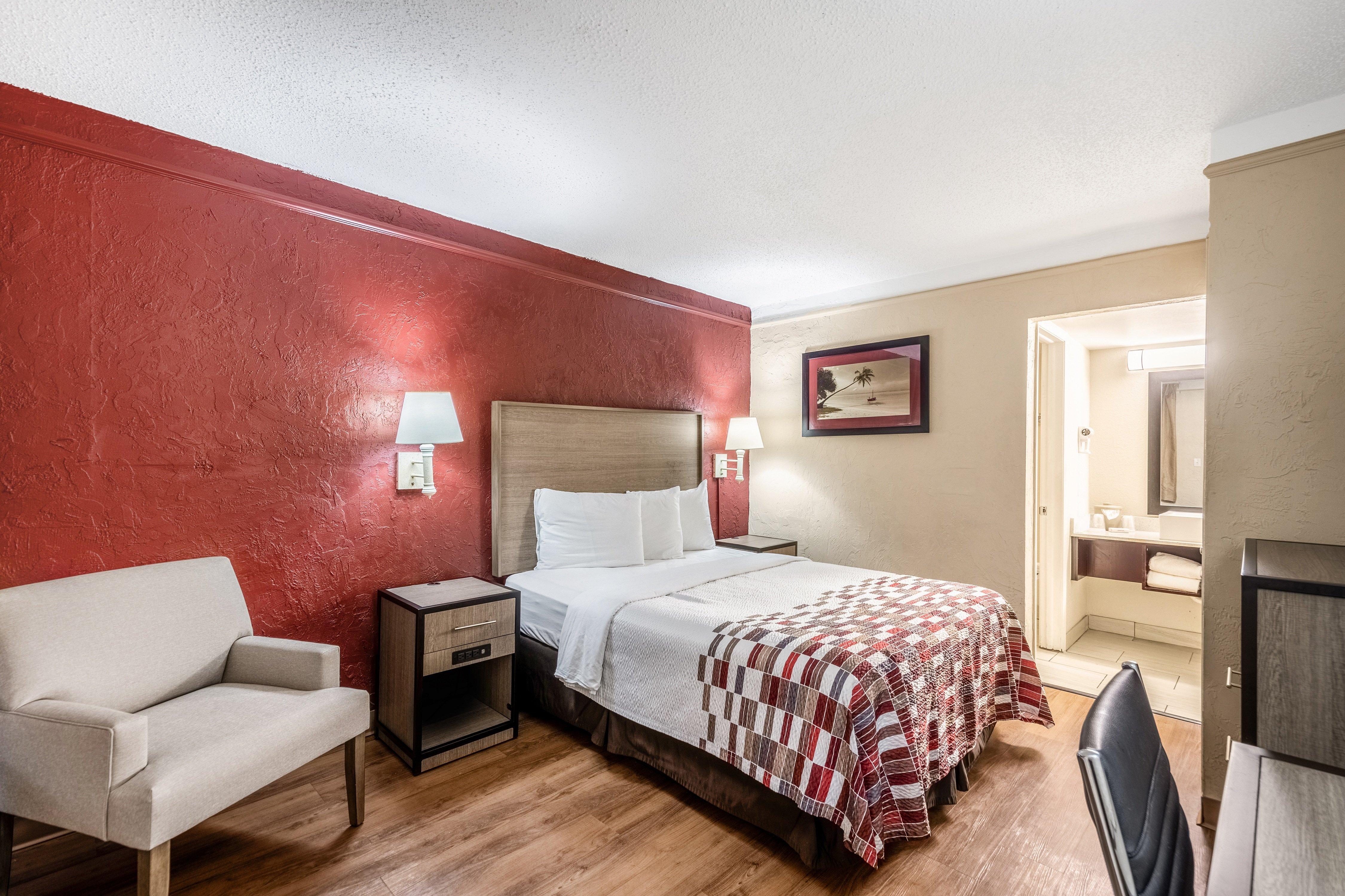 Red Roof Inn Tampa Bay - Сент-Питерсберг Экстерьер фото