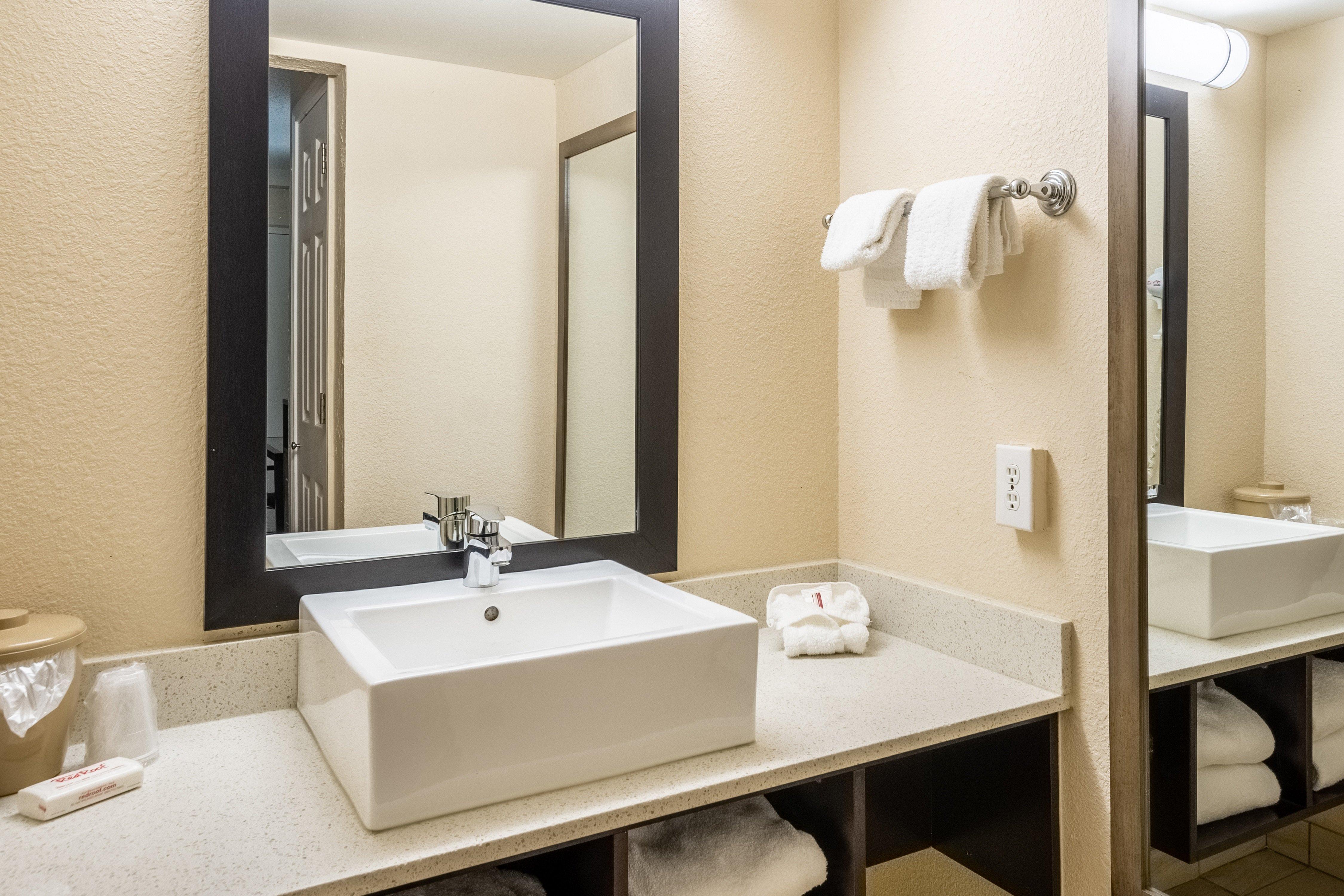 Red Roof Inn Tampa Bay - Сент-Питерсберг Экстерьер фото