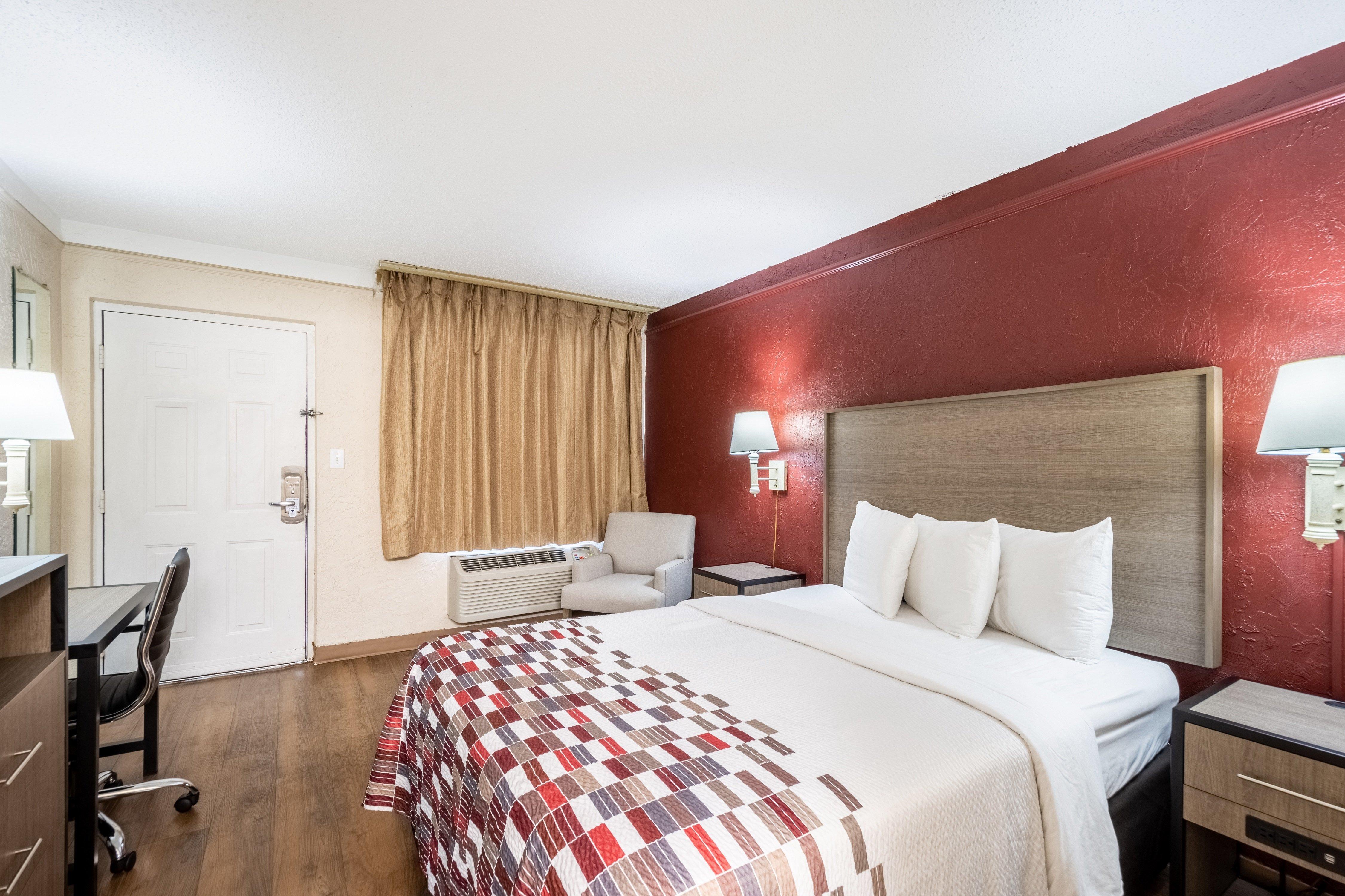 Red Roof Inn Tampa Bay - Сент-Питерсберг Экстерьер фото