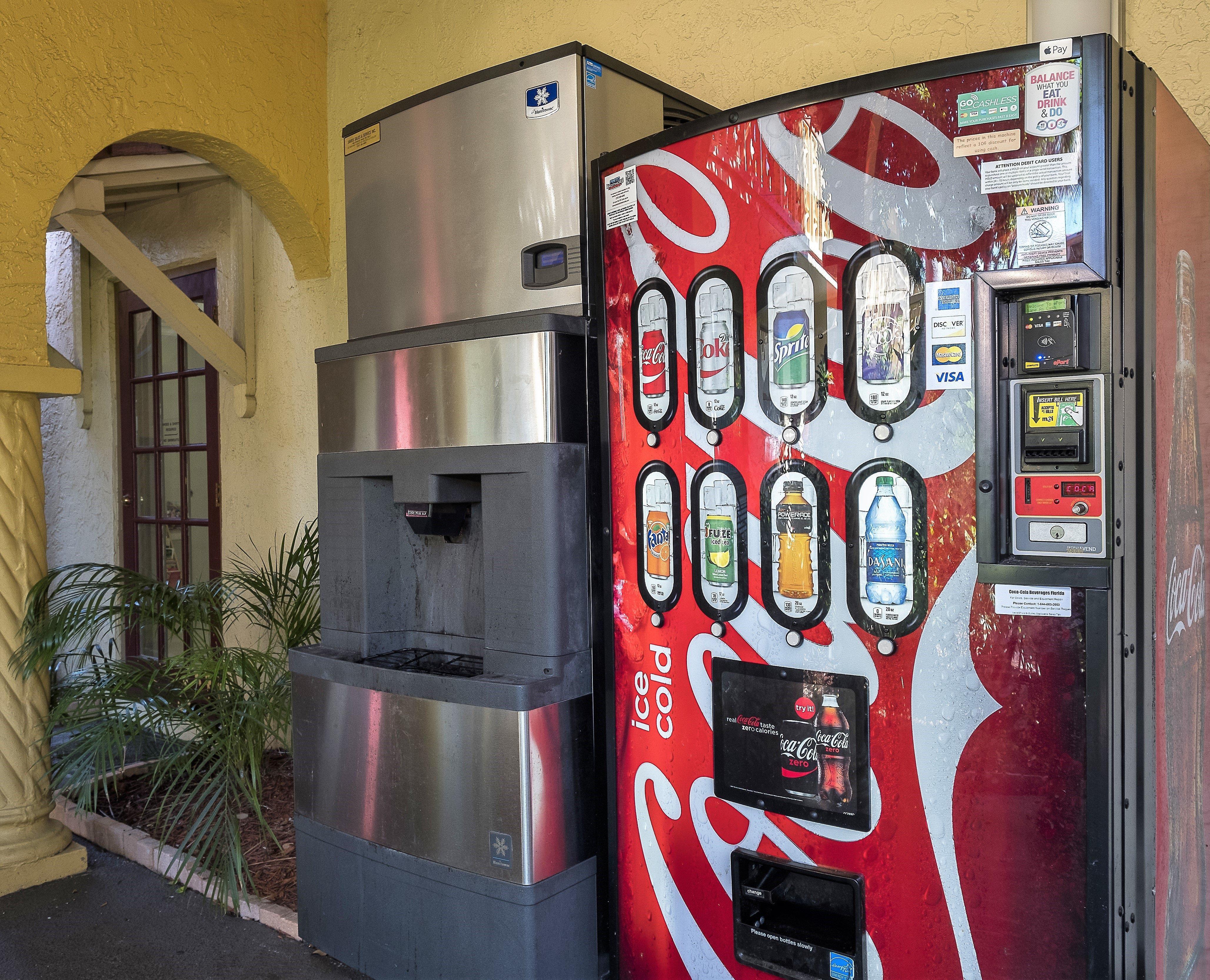 Red Roof Inn Tampa Bay - Сент-Питерсберг Экстерьер фото