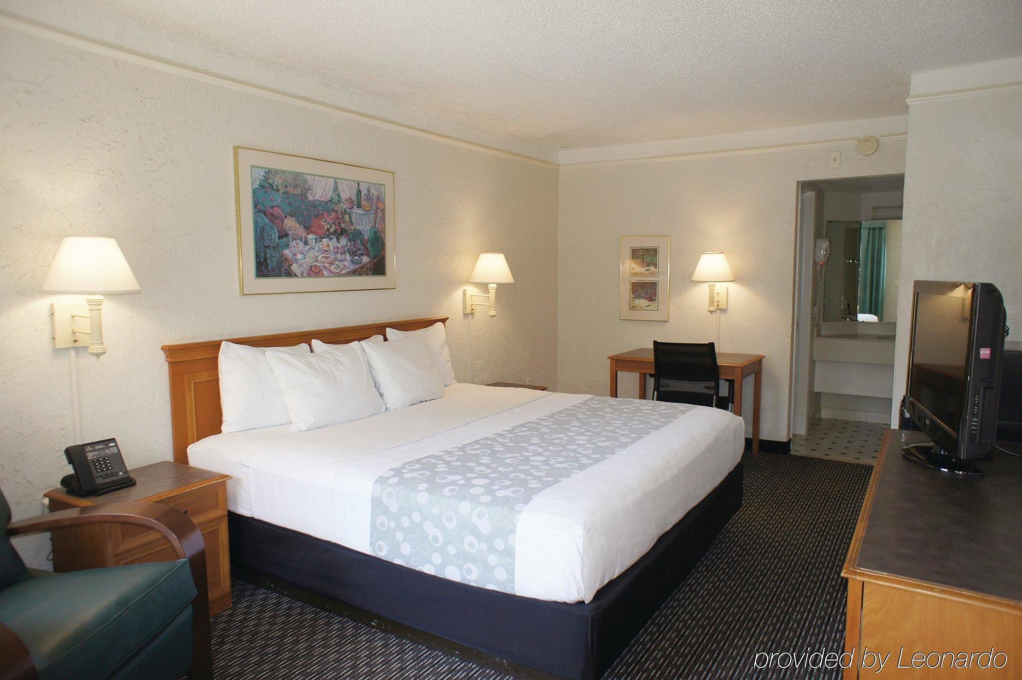 Red Roof Inn Tampa Bay - Сент-Питерсберг Экстерьер фото