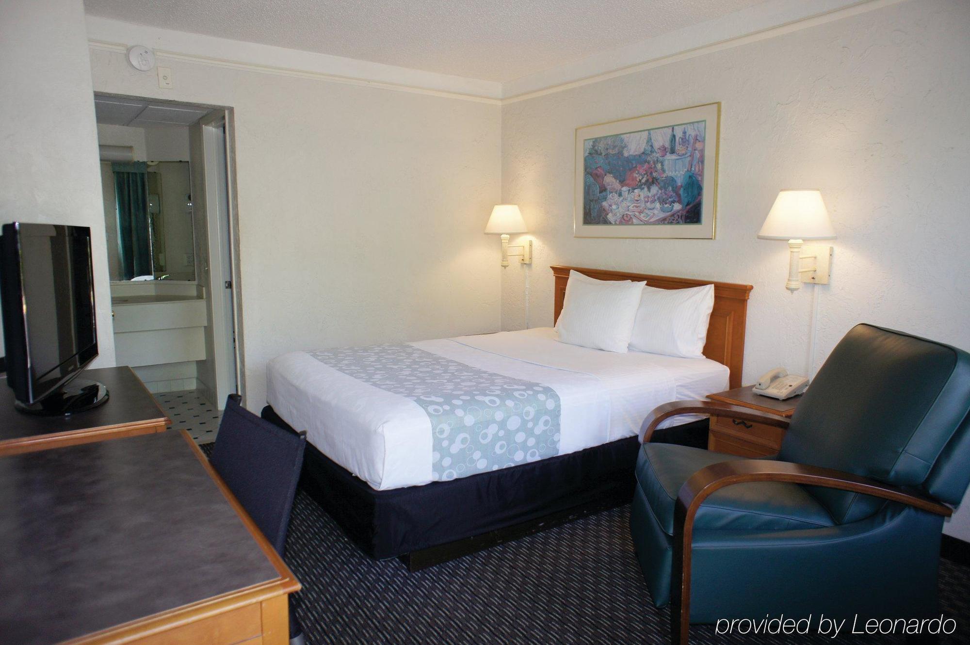 Red Roof Inn Tampa Bay - Сент-Питерсберг Экстерьер фото