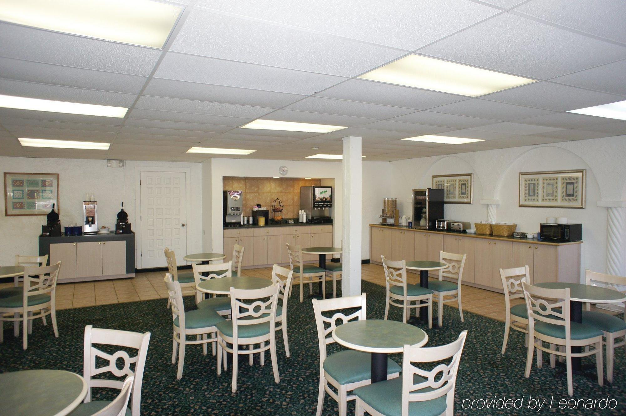 Red Roof Inn Tampa Bay - Сент-Питерсберг Экстерьер фото