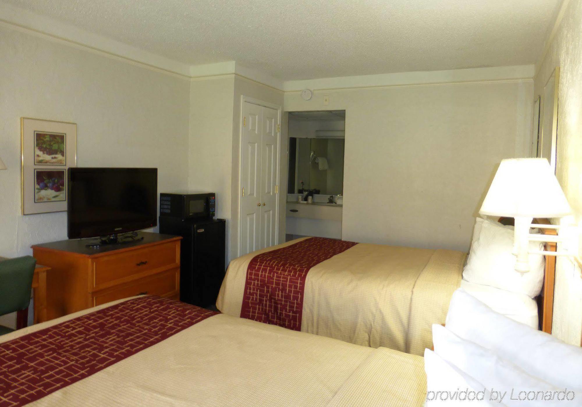 Red Roof Inn Tampa Bay - Сент-Питерсберг Экстерьер фото